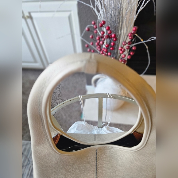 EUC Coach Lana Ivory And Gold Leather Tote Bag - Picture 15 of 16